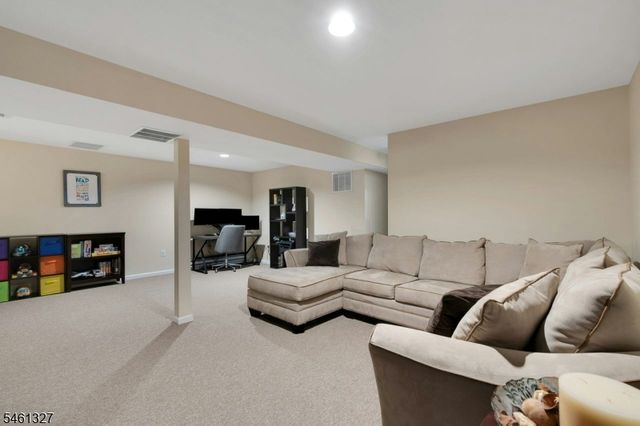 47 Mayflower Dr, Bernards Twp., NJ 07920