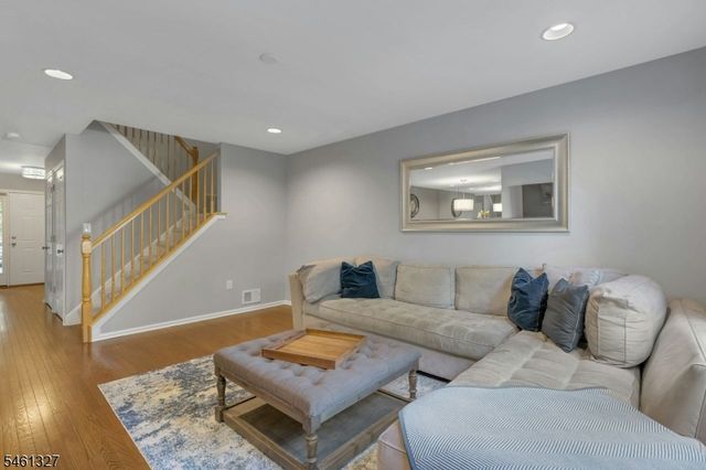 47 Mayflower Dr, Bernards Twp., NJ 07920