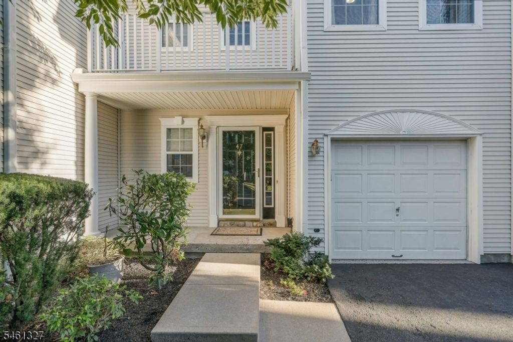 47 Mayflower Dr, Bernards Twp., NJ 07920