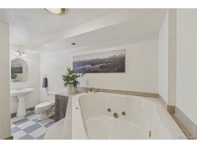 6472 Utica St, Arvada, CO 80003