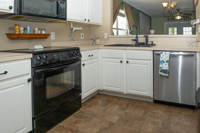 1990 Pentagon Street, Gulf Breeze, FL 32563