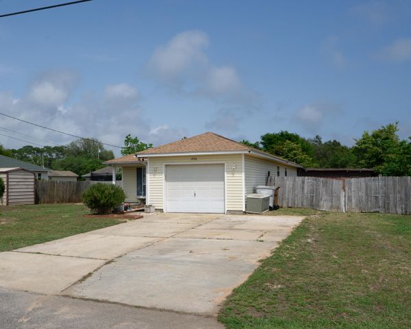 1990 Pentagon Street, Gulf Breeze, FL 32563