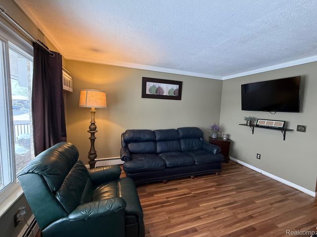 25348 Franklin Terrace, South Lyon, MI 48178