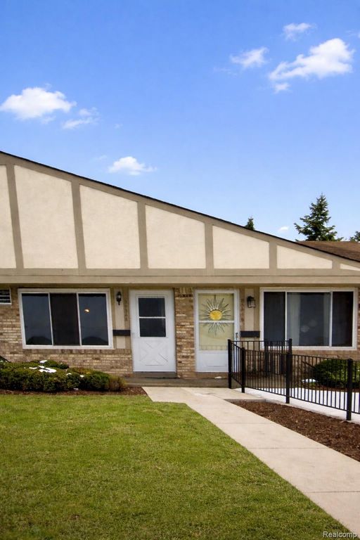 25348 Franklin Terrace, South Lyon, MI 48178