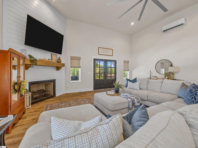 128 Orchard Drive, Moore, SC 29369