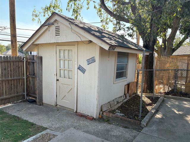 4923 Geddes Avenue, Fort Worth, TX 76107