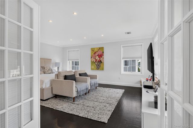 1 Koch Place, Carle Place, NY 11514