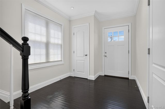 1 Koch Place, Carle Place, NY 11514