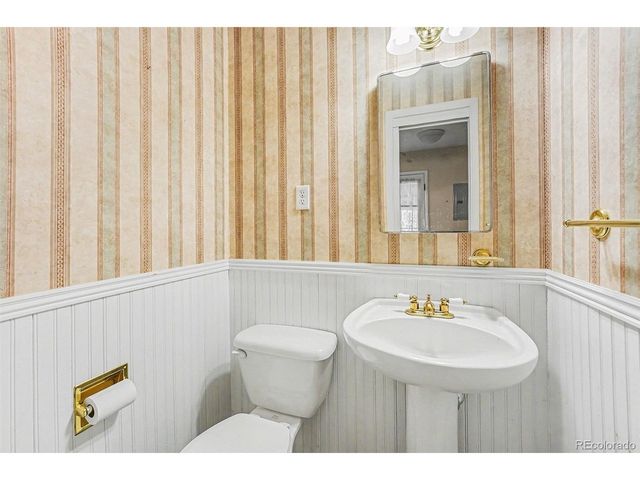 9609 W 57th Ave, Arvada, CO 80002