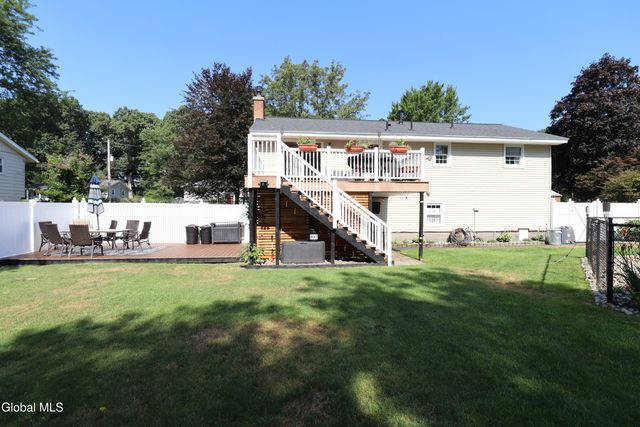 1052 Timothy Lane, Niskayuna, NY 12309