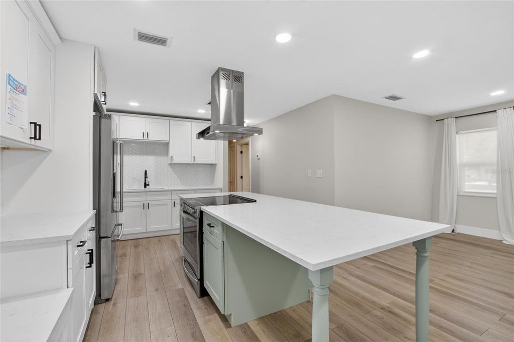 Image 15 of property listing at 5326 S RUSSELL STREET, Tampa, FL 33611