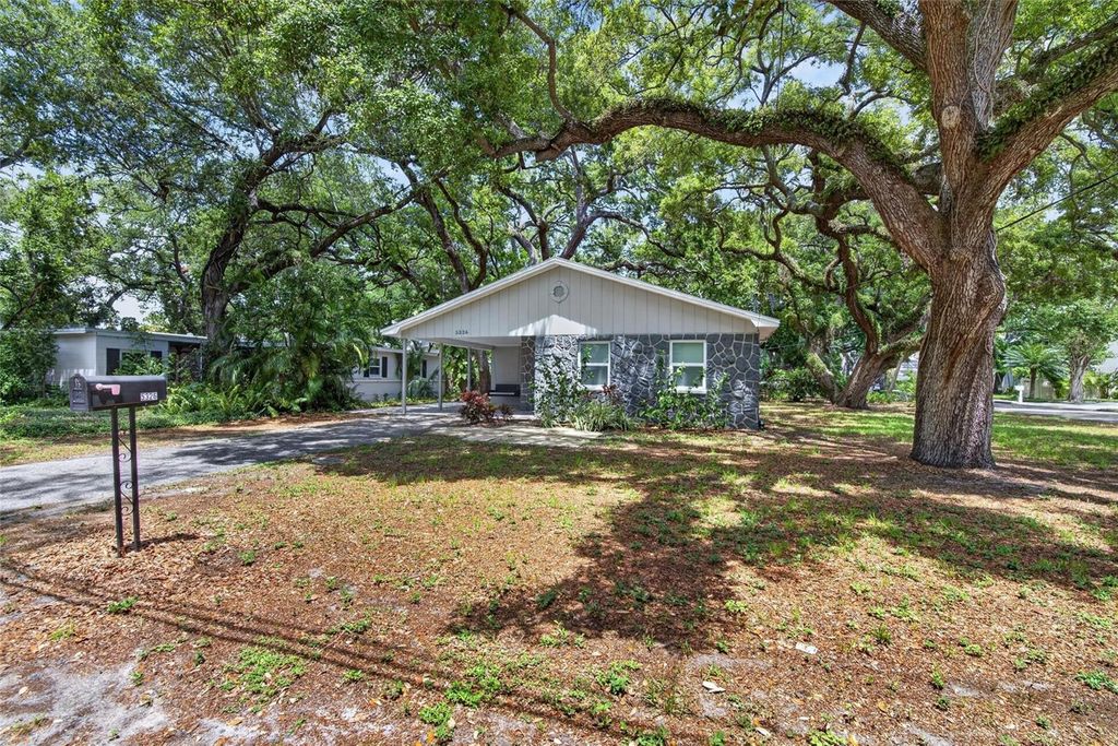 Image 3 of property listing at 5326 S RUSSELL STREET, Tampa, FL 33611