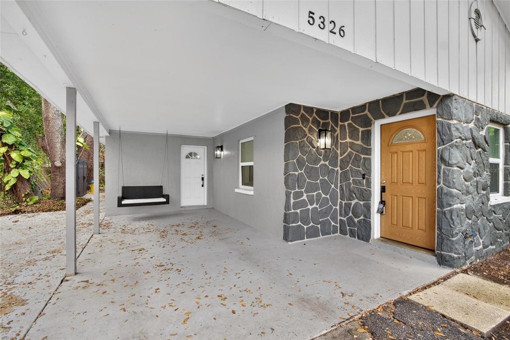 Image 4 of property listing at 5326 S RUSSELL STREET, Tampa, FL 33611