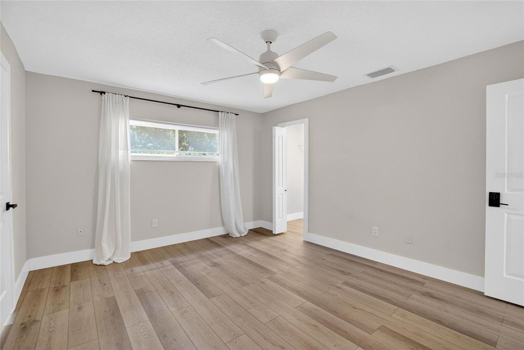 Image 39 of property listing at 5326 S RUSSELL STREET, Tampa, FL 33611