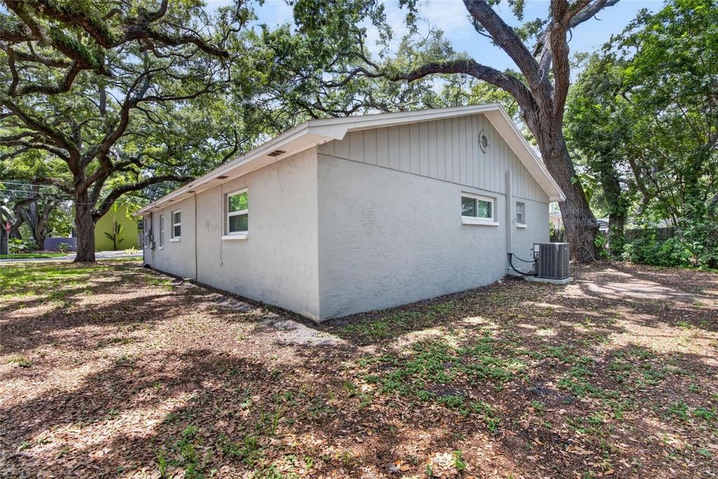 Image 57 of property listing at 5326 S RUSSELL STREET, Tampa, FL 33611