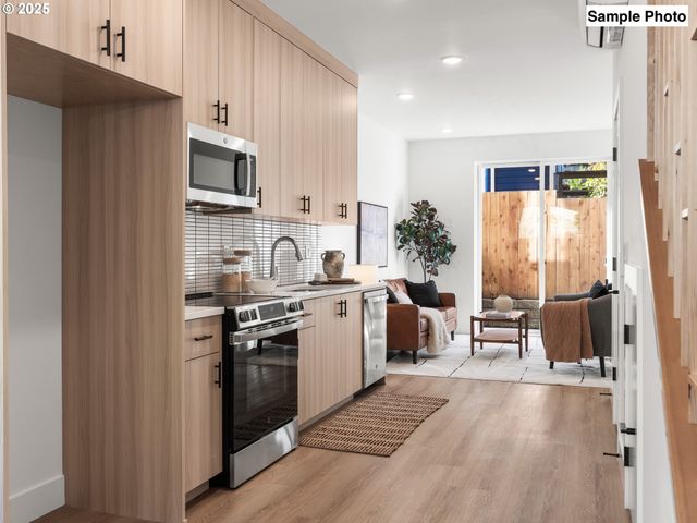 1867 Se Tacoma St 4, Portland, OR 97202