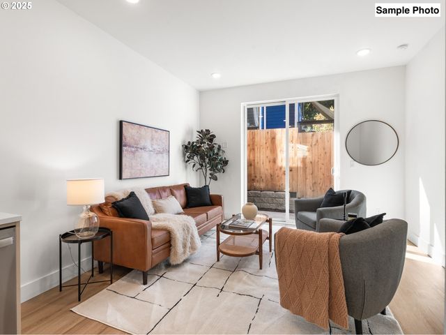 1867 Se Tacoma St 4, Portland, OR 97202