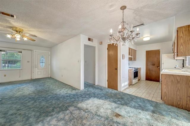 915 MAYDELL DRIVE, Tampa, FL 33619