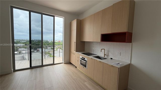 90 NE 32nd Ave. PH17, Miami, FL 33137