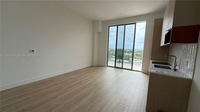 90 NE 32nd Ave. PH17, Miami, FL 33137