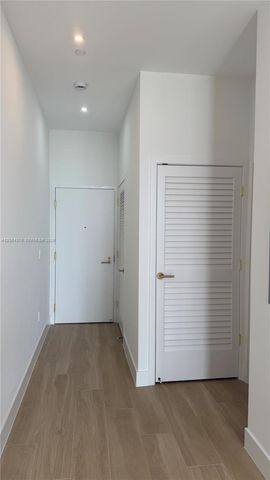 90 NE 32nd Ave. PH17, Miami, FL 33137
