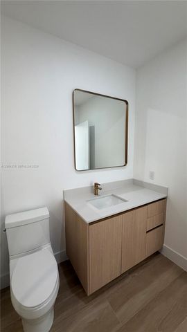 90 NE 32nd Ave. PH17, Miami, FL 33137