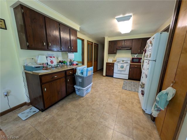 10685 Scotts Corner Road, Diamond, OH 44412
