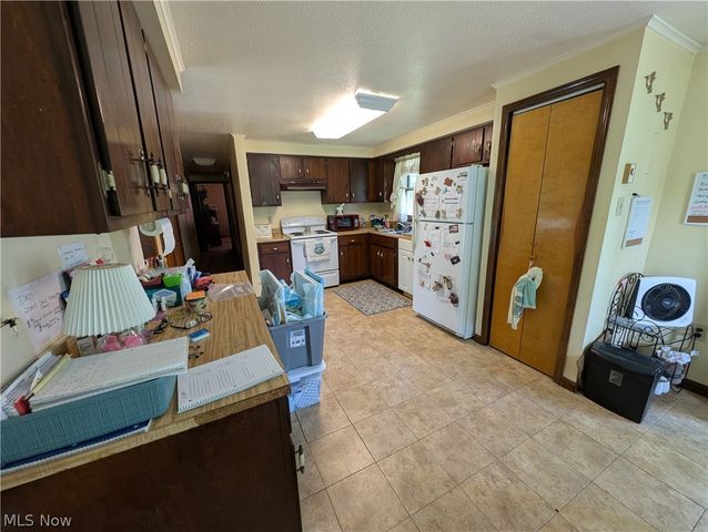 10685 Scotts Corner Road, Diamond, OH 44412