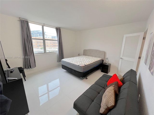 401 69th St 304, Miami Beach, FL 33141