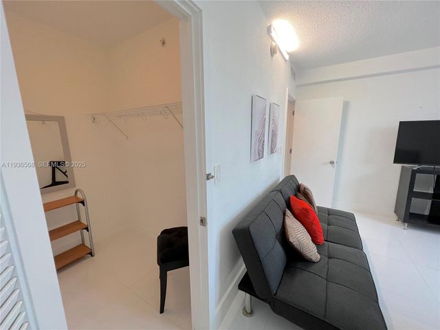 401 69th St 304, Miami Beach, FL 33141