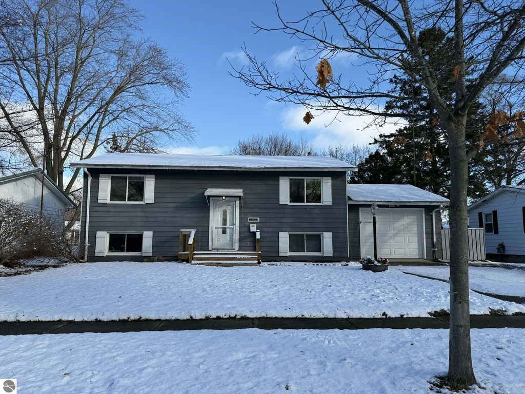Image 1 of property listing at 1029 Taylor Street, Mt Pleasant, MI 48858