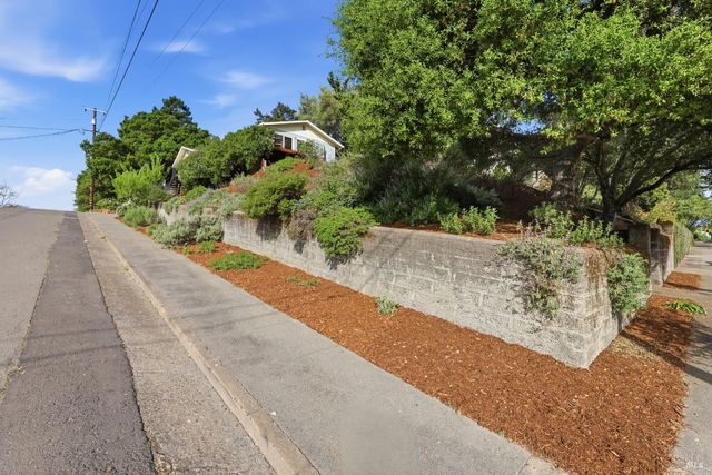 510 Kent St, Petaluma, CA 94952