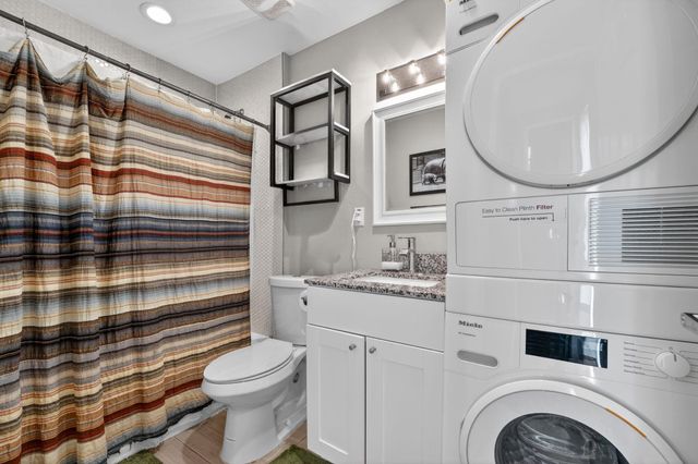 935 La Posada DR 128, Austin, TX 78752