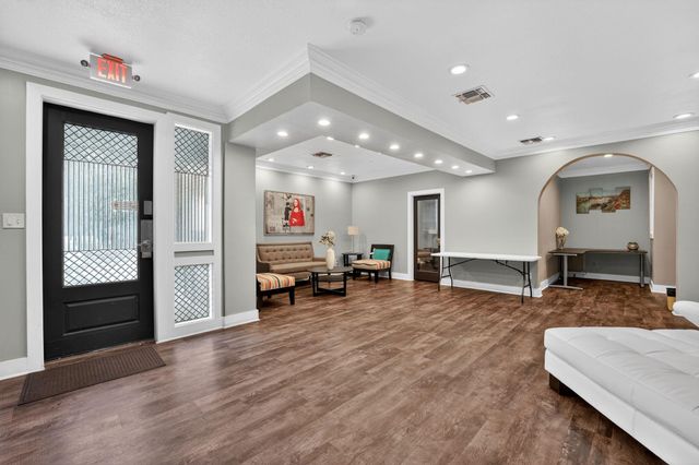 935 La Posada DR 128, Austin, TX 78752