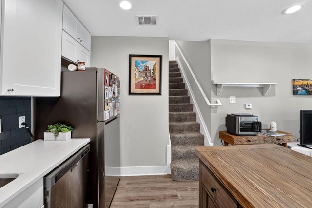 935 La Posada DR 128, Austin, TX 78752