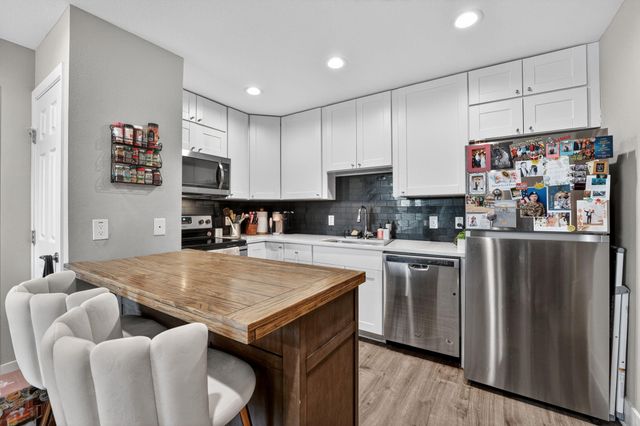 935 La Posada DR 128, Austin, TX 78752