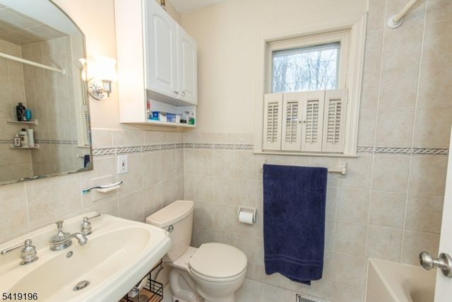 10 Farview Ave, Randolph Twp., NJ 07869