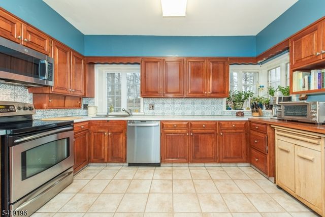 10 Farview Ave, Randolph Twp., NJ 07869