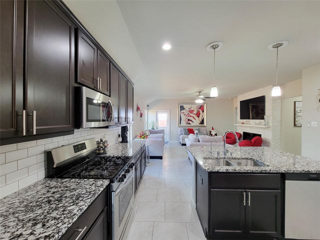 610 Autumn Flats Way, Rosharon, TX 77583