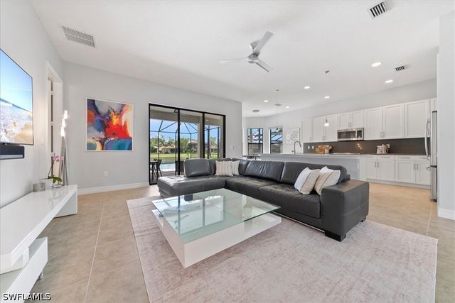 3264 Pacific DR, Naples, FL 34119