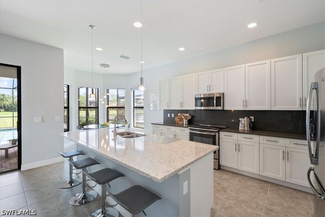 3264 Pacific DR, Naples, FL 34119