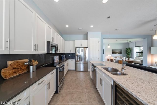 3264 Pacific DR, Naples, FL 34119