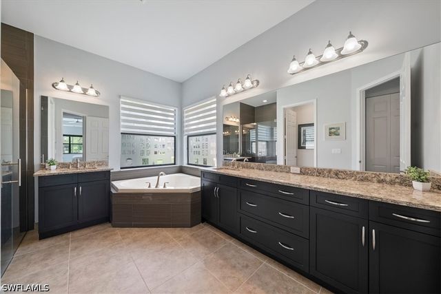 3264 Pacific DR, Naples, FL 34119