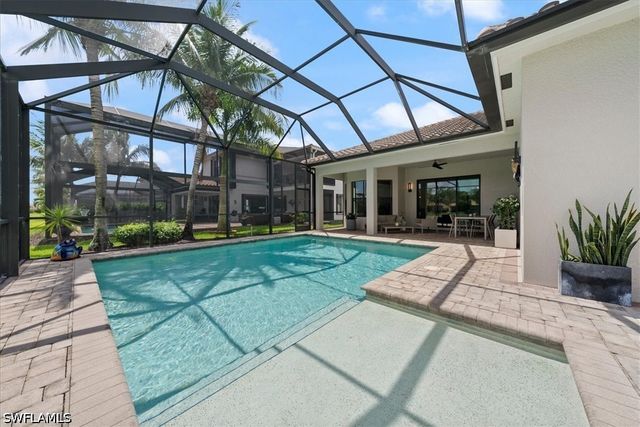3264 Pacific DR, Naples, FL 34119