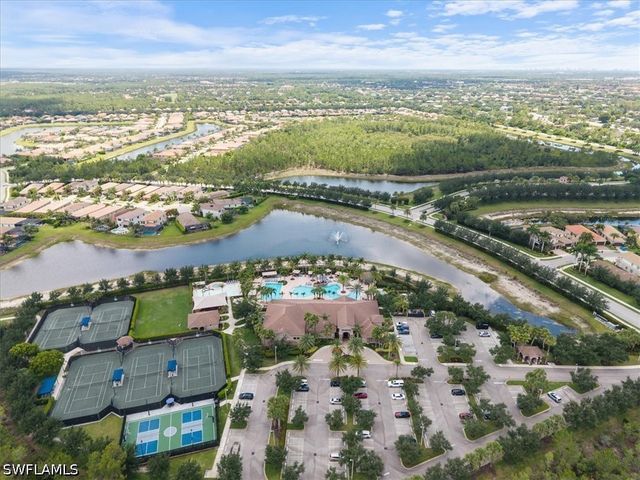 3264 Pacific DR, Naples, FL 34119