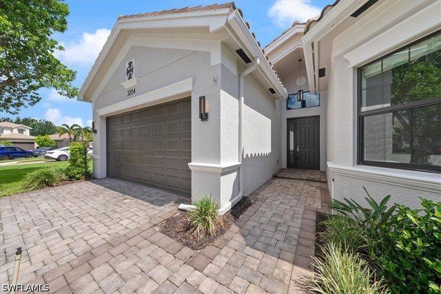 3264 Pacific DR, Naples, FL 34119