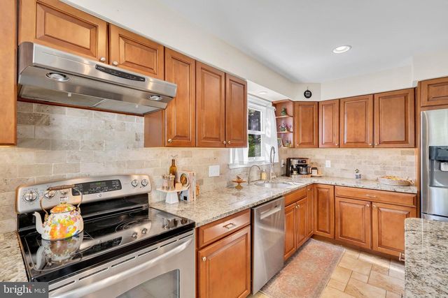 16 GLENOLDEN RD, Yardley, PA 19067