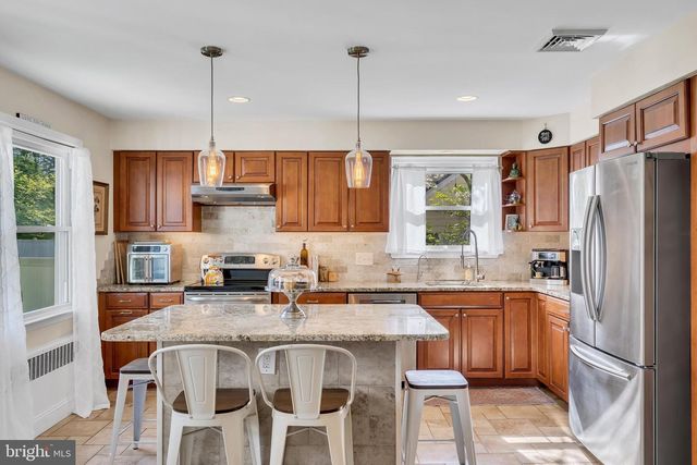 16 GLENOLDEN RD, Yardley, PA 19067