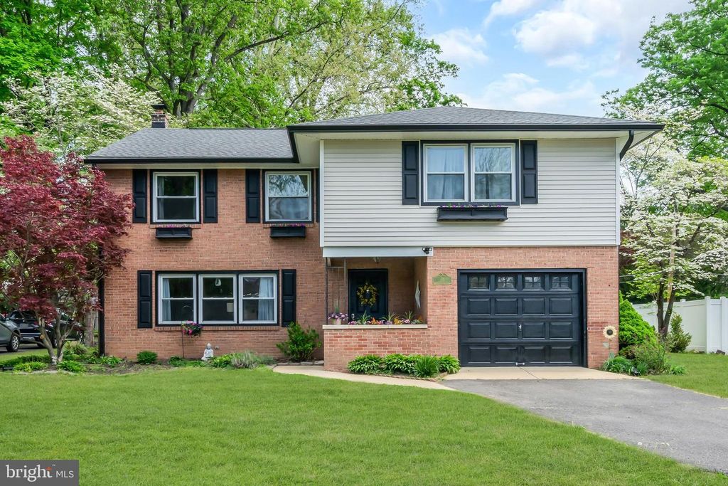 16 GLENOLDEN RD, Yardley, PA 19067