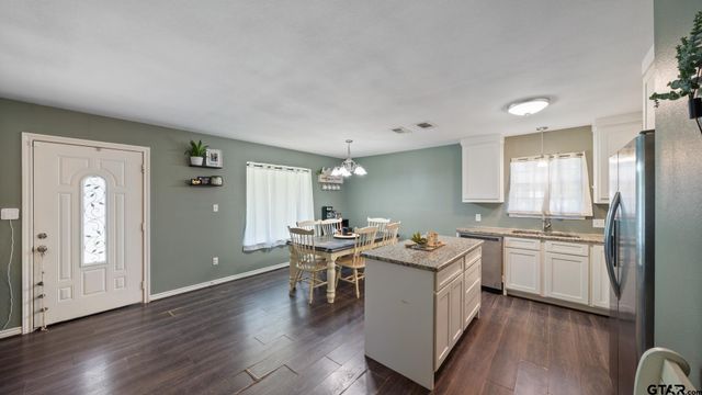 124 W Patterson Street, Grand Saline, TX 75140